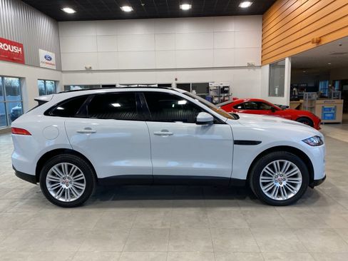 Used 2017 Jaguar F-PACE Premium image 6