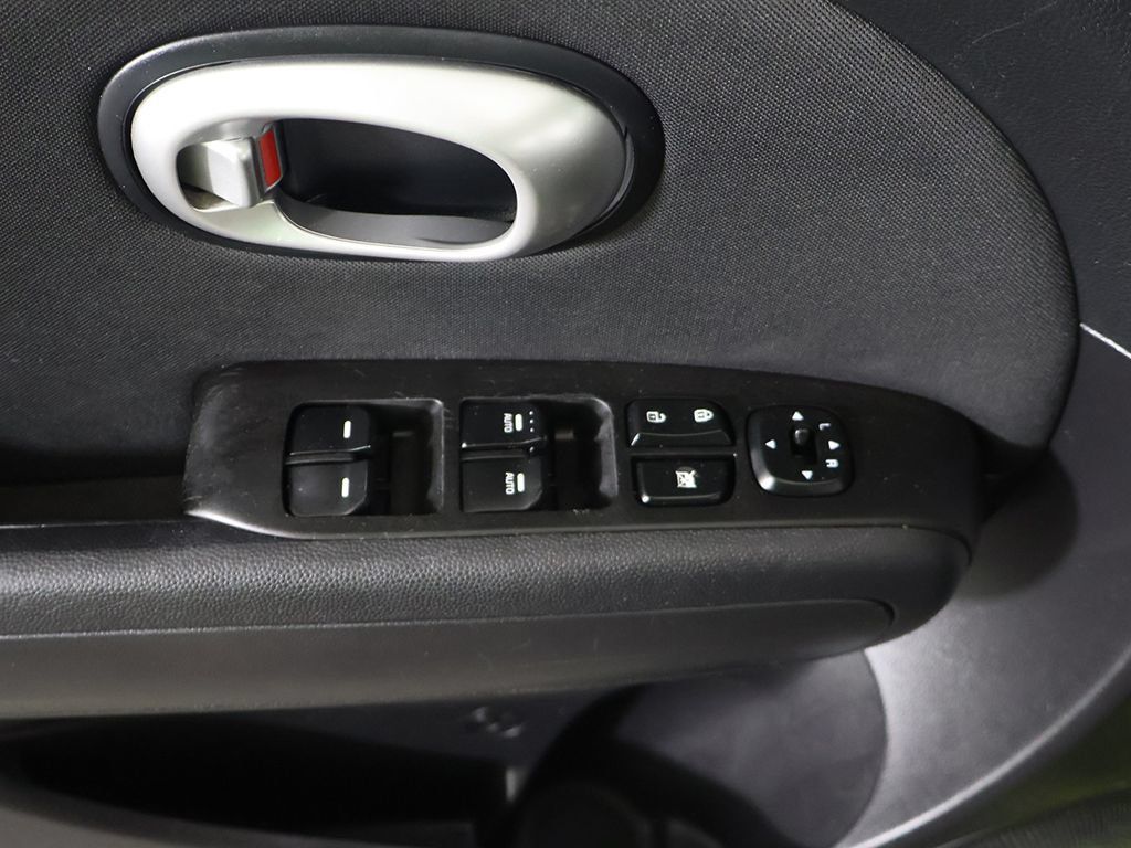 Used 2014 Kia Soul FWD image 27