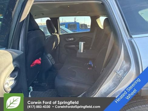 Used 2019 Jeep Cherokee Latitude w/ Cold Weather Group image 7