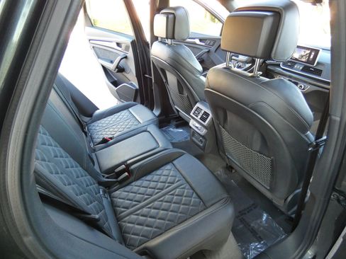 Used 2019 Audi SQ5 Premium Plus w/ Premium Plus Package image 24