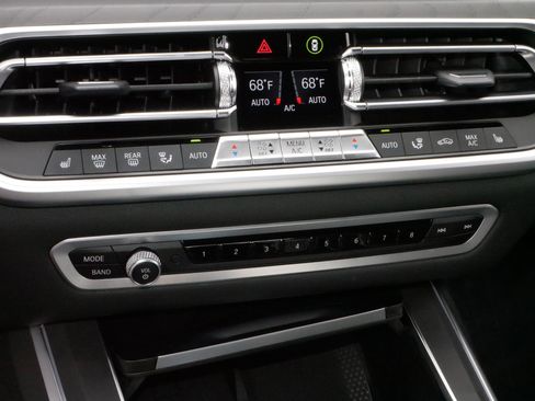 Used 2022 BMW X7 xDrive40i w/ M Sport Package image 23