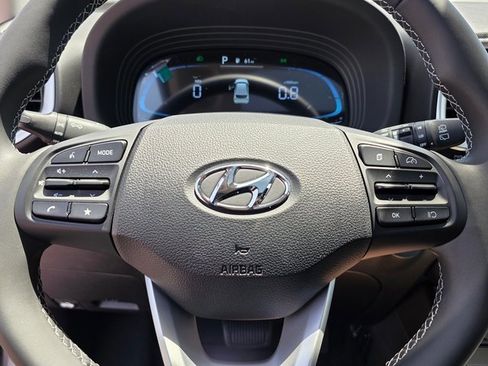 New 2025 Hyundai Venue SEL image 24