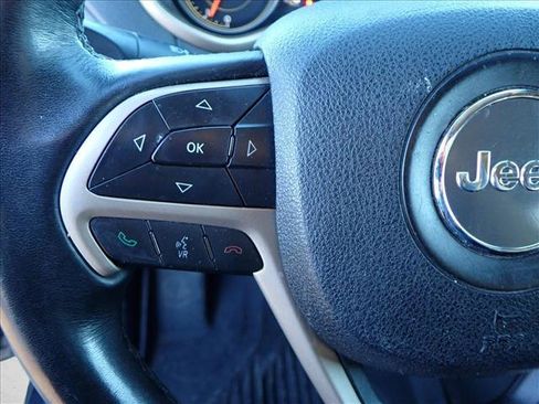 Used 2016 Jeep Cherokee Latitude w/ Cold Weather Group image 12