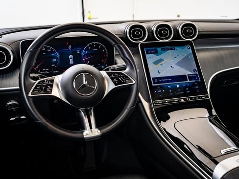 Certified 2025 Mercedes-Benz GLC 300 4MATIC image 4