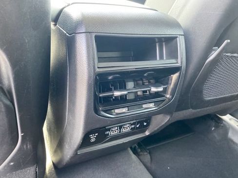 Used 2023 Jeep Grand Cherokee Limited AWD/4WD image 18