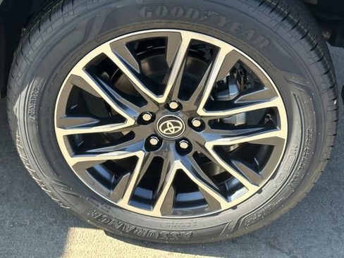 Used 2026 Toyota Corolla Cross XLE image 8