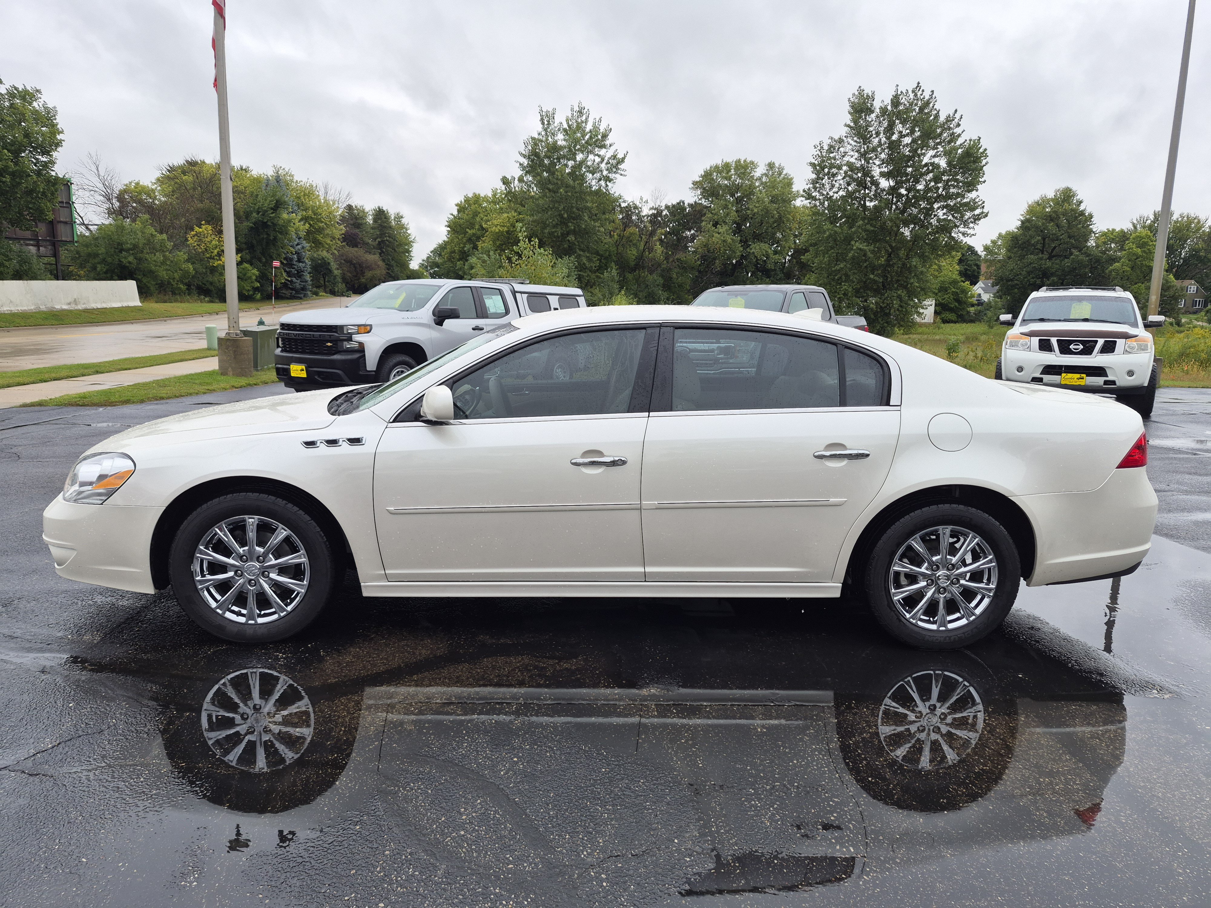 Used 2011 Buick Lucerne CXL FWD image 5