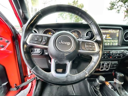 Used 2020 Jeep Wrangler Unlimited Sahara image 11