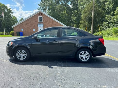 Used 2015 Chevrolet Sonic LT FWD image 4