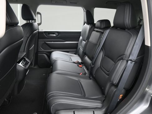 Certified 2025 Nissan Armada SV AWD/4WD image 11