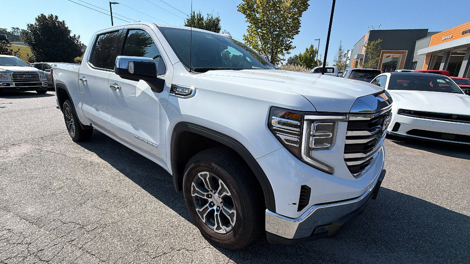 Used 2025 GMC Sierra 1500 SLT AWD/4WD image 5