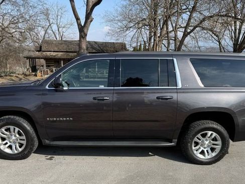 Used 2018 Chevrolet Suburban LT image 10
