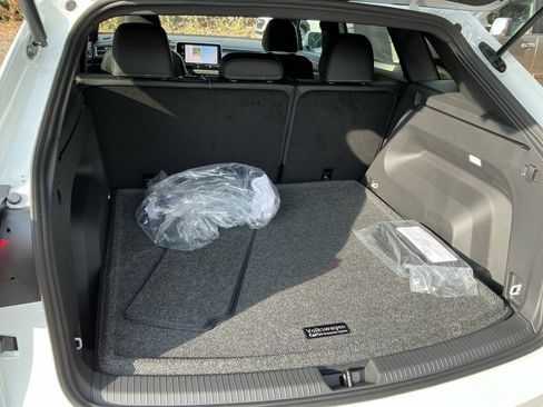 New 2026 Volkswagen Atlas Cross Sport SE image 14