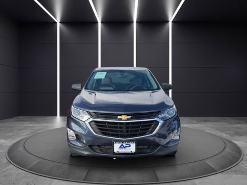 Used 2018 Chevrolet Equinox LS image 2