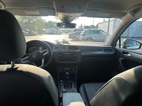 Used 2024 Volkswagen Tiguan SE AWD/4WD image 12