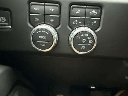 Used 2024 GMC Sierra 3500 AT4 w/ AT4 Premium Plus Package image 12