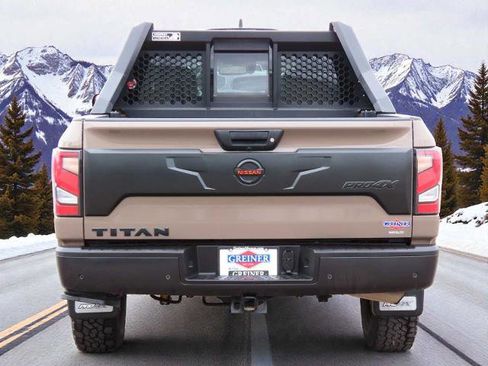 Used 2022 Nissan Titan PRO-4X w/ Pro-4x Convenience Package image 5