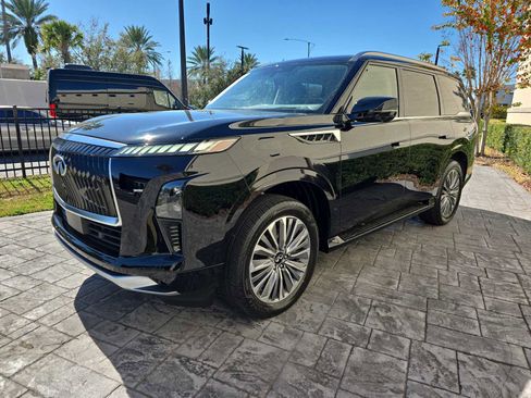 Certified 2025 INFINITI QX80 Luxe image 7