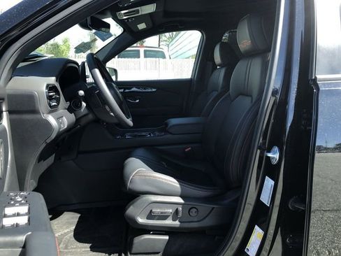 Certified 2025 Honda Pilot TrailSport image 24