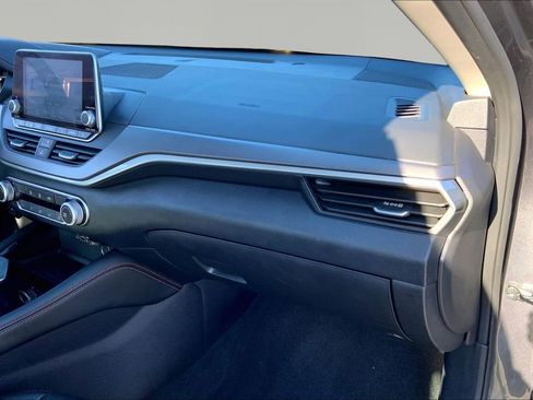 Used 2024 Nissan Altima 2.5 SR image 18