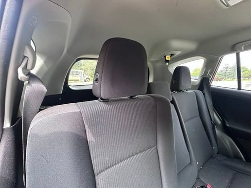 Used 2015 Toyota RAV4 LE AWD/4WD image 9