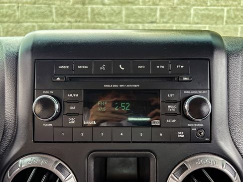 Used 2017 Jeep Wrangler Unlimited Sport w/ Connectivity Group AWD/4WD image 21