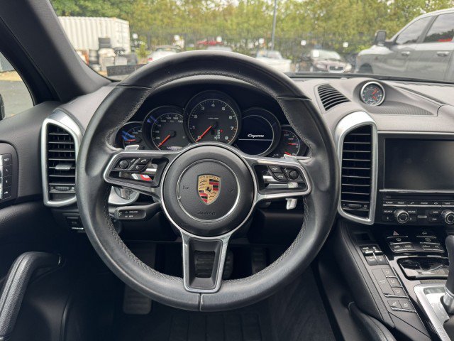 Used 2016 Porsche Cayenne w/ Premium Package AWD/4WD image 19