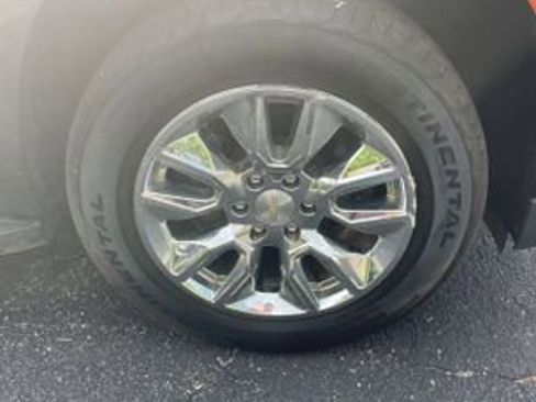 Used 2021 Chevrolet Suburban LT image 12