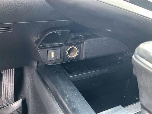 Used 2020 Toyota Camry SE FWD image 16