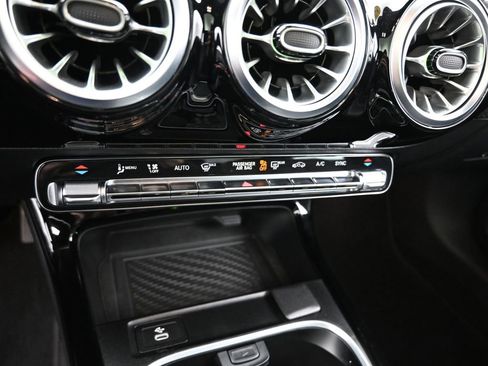 Used 2024 Mercedes-Benz CLA 250 4MATIC image 20