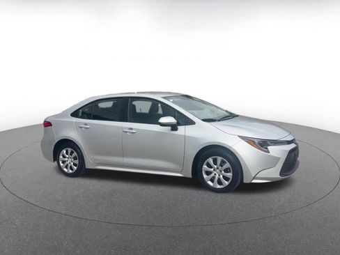 Used 2025 Toyota Corolla LE image 2