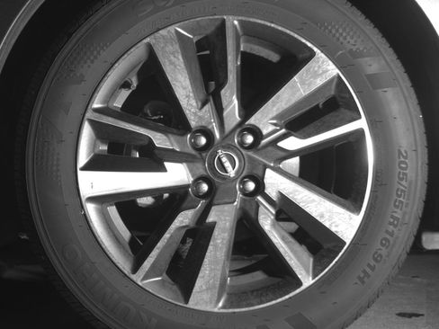 Used 2025 Nissan Versa SV FWD image 12