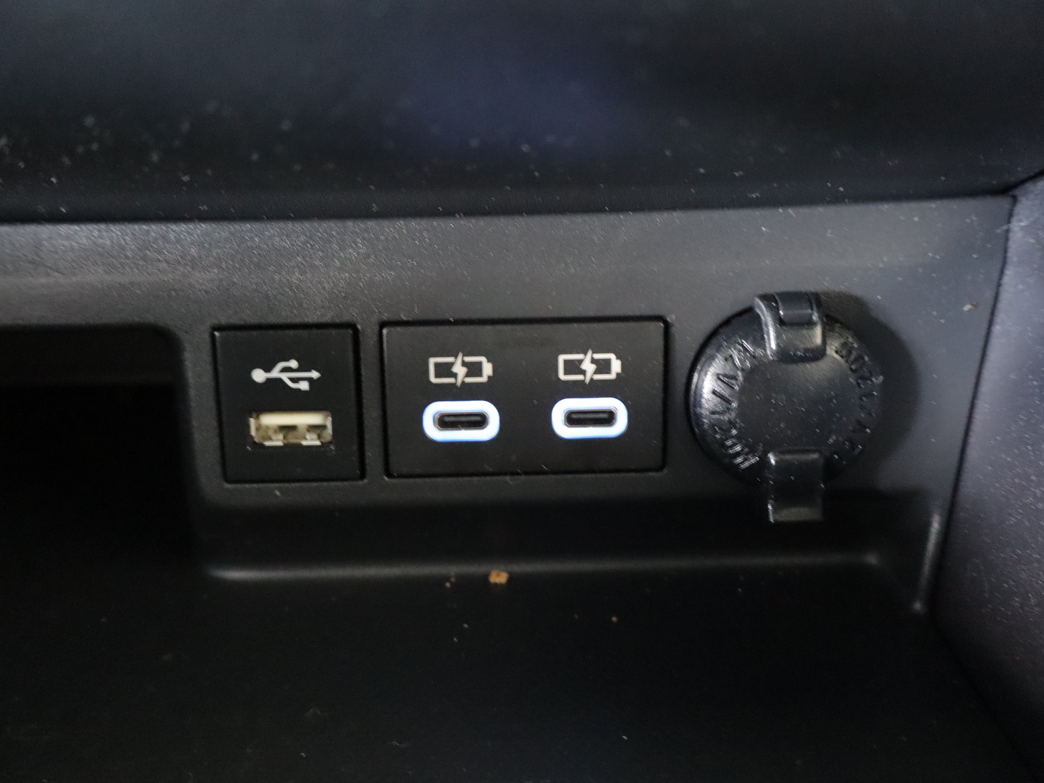 Used 2022 Toyota Highlander XLE AWD/4WD image 18