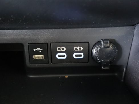 Used 2022 Toyota Highlander XLE AWD/4WD image 18