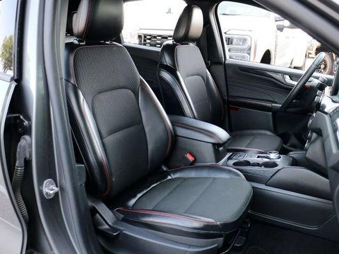Used 2025 Ford Escape ST-Line Select AWD/4WD image 31