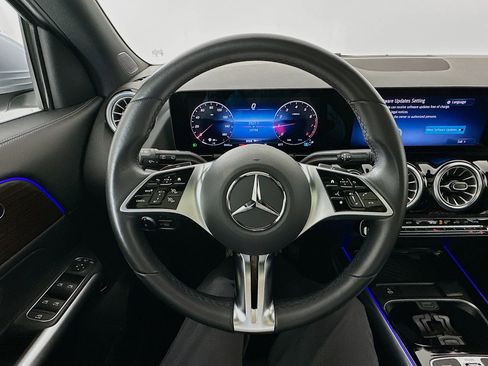 Used 2025 Mercedes-Benz GLA 250 image 12