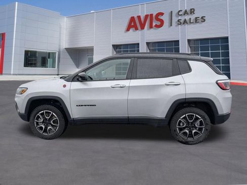 Used 2025 Jeep Compass Trailhawk image 10