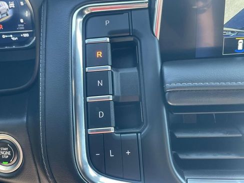 Used 2022 Chevrolet Tahoe Z71 w/ Z71 Off-Road Package AWD/4WD image 27