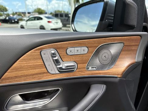 Certified 2025 Mercedes-Benz GLS 450 4MATIC image 18