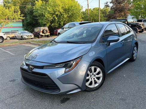 Used 2023 Toyota Corolla LE FWD image 2