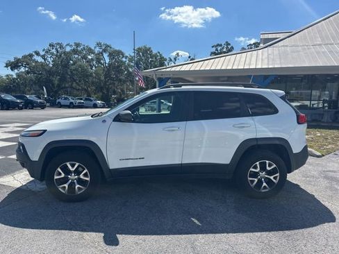 Used 2016 Jeep Cherokee Trailhawk w/ Leather Interior Group AWD/4WD image 2