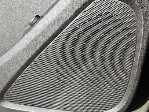 Used 2020 Chevrolet Traverse LT image 30