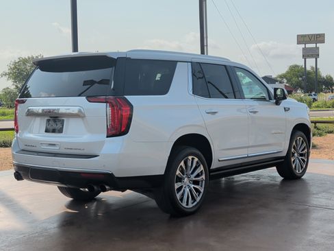 Used 2021 GMC Yukon Denali w/ Denali Premium Package RWD image 2
