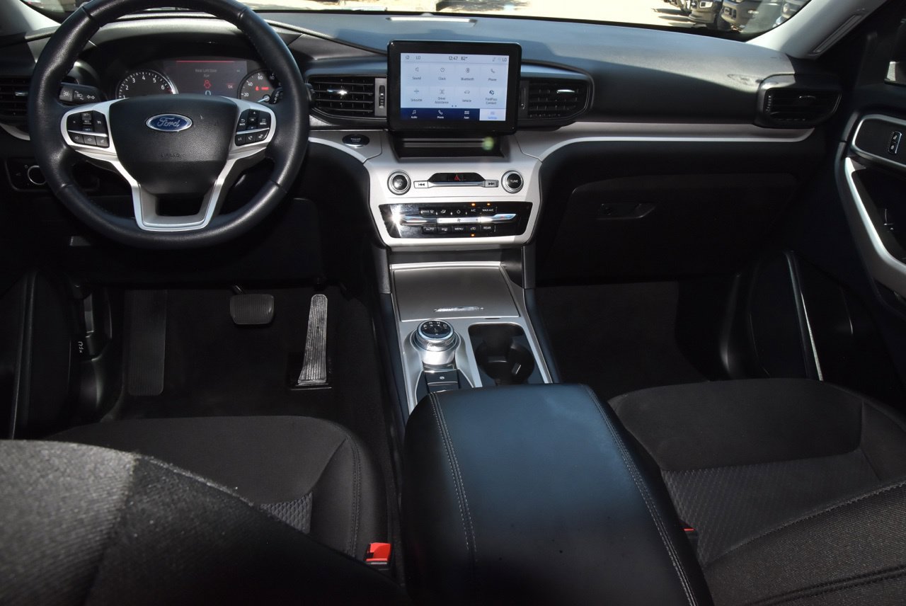 Used 2023 Ford Explorer XLT AWD/4WD image 17