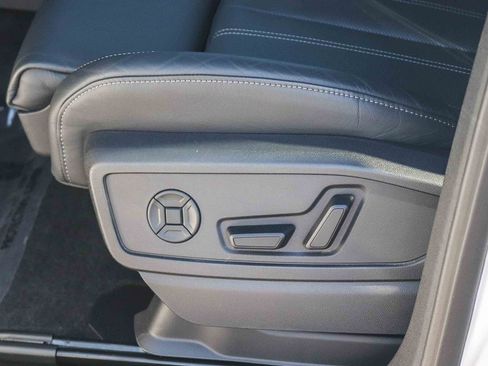 Certified 2025 Audi Q5 Premium Plus w/ Premium Plus AWD/4WD image 24