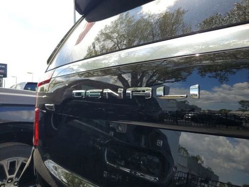 New 2026 GMC Yukon Denali w/ Sun & Power Step Package AWD/4WD image 9