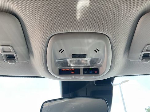 Used 2025 Chevrolet Trax LT FWD image 15