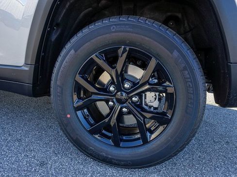 New 2025 Jeep Grand Cherokee Altitude image 8