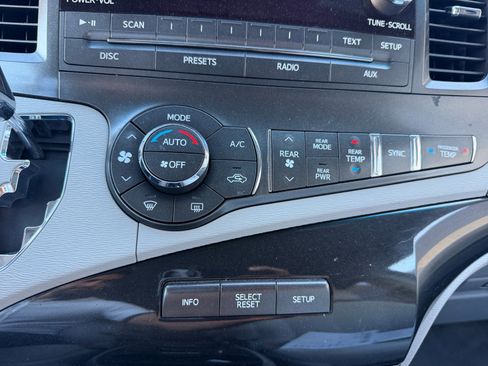 Used 2014 Toyota Sienna LE image 11