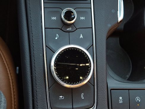 Used 2022 Cadillac XT4 Premium Luxury w/ Enhanced Visibility Package image 26